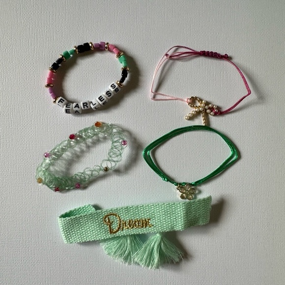Taylor Swift “fearless” 5 bracelet bundle - Picture 1 of 7